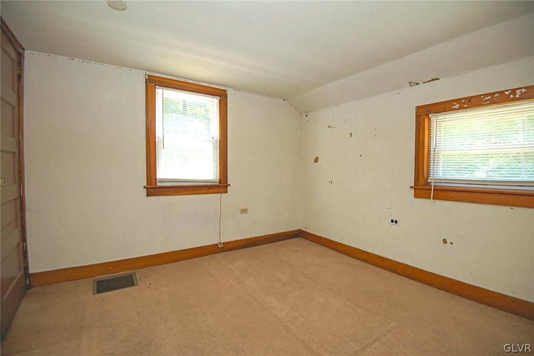 519 Shooktown Road Bangor, PA 18013 - Photo 28 of 35 an empty room with a window