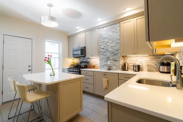 $4,450 | 4 Hardwick Street, Unit 2, Cambridge, MA 02141