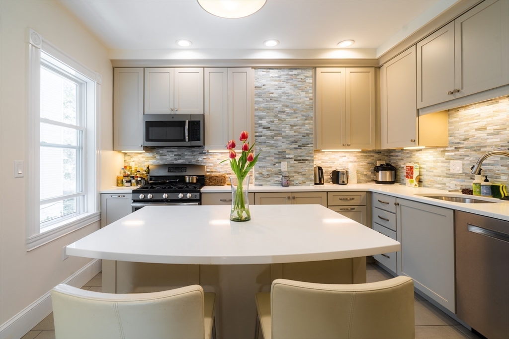 4 Hardwick Street, Unit 2 Cambridge, MA 02141 - Photo 4 of 19