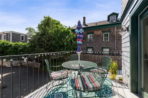 $2,975 | 93 Mill Street, Unit B, Newport, RI 02840