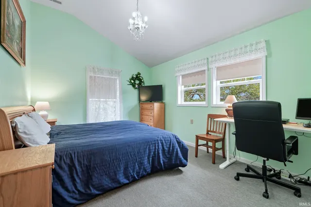 $585,000 | 1425 East 700 South, Wolcottville, IN 46795