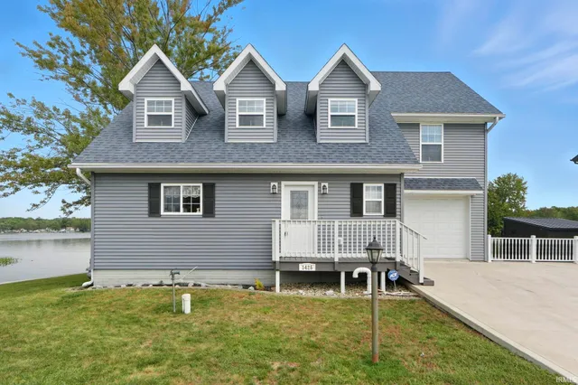 $585,000 | 1425 East 700 South, Wolcottville, IN 46795