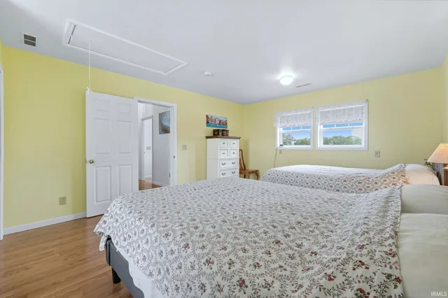 $585,000 | 1425 East 700 South, Wolcottville, IN 46795