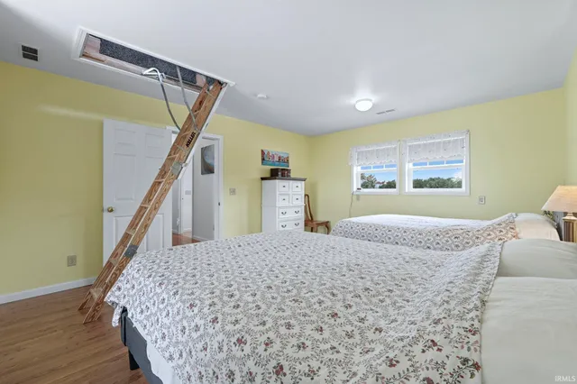 $585,000 | 1425 East 700 South, Wolcottville, IN 46795