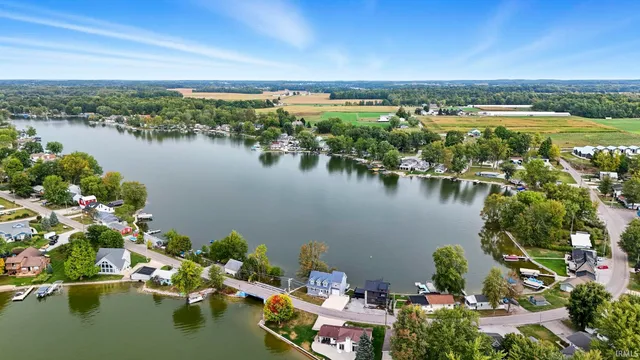 $585,000 | 1425 East 700 South, Wolcottville, IN 46795