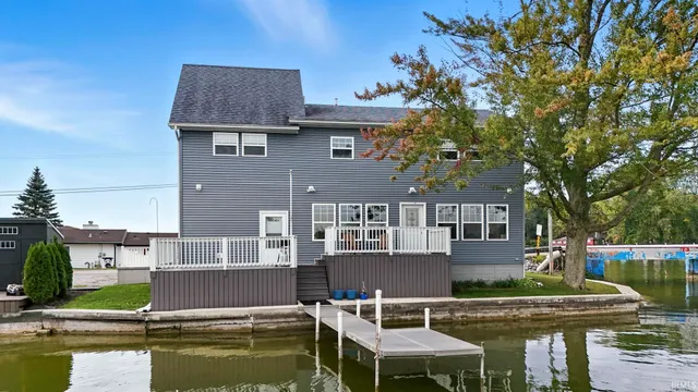 $585,000 | 1425 East 700 South, Wolcottville, IN 46795