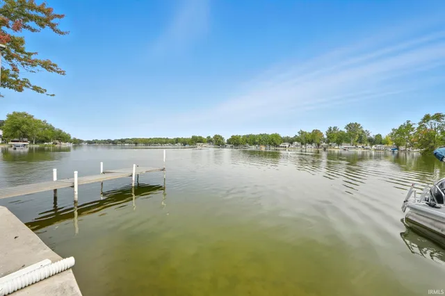 $585,000 | 1425 East 700 South, Wolcottville, IN 46795