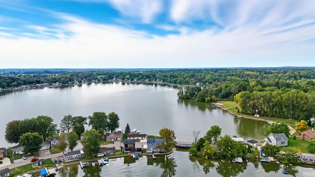 $585,000 | 1425 East 700 South, Wolcottville, IN 46795