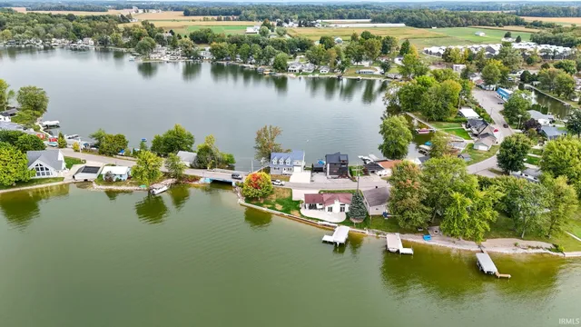 $585,000 | 1425 East 700 South, Wolcottville, IN 46795