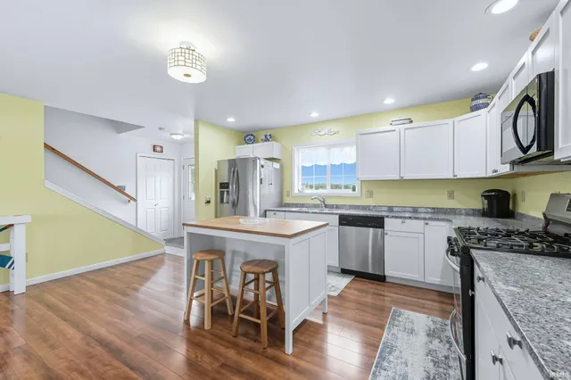 $585,000 | 1425 East 700 South, Wolcottville, IN 46795