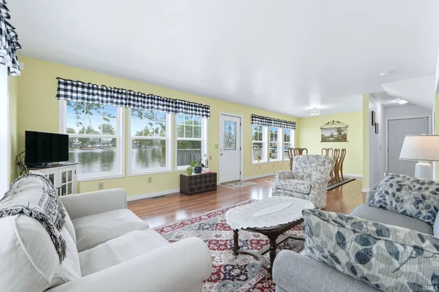 $585,000 | 1425 East 700 South, Wolcottville, IN 46795