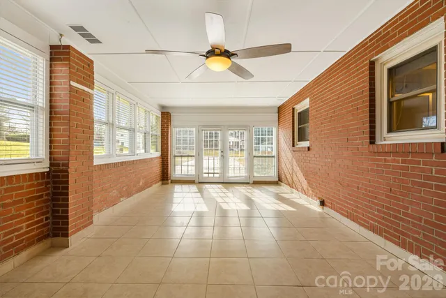 a view of an entryway of the house