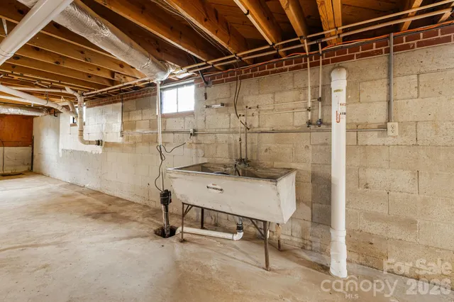 a view of a storage & utility room
