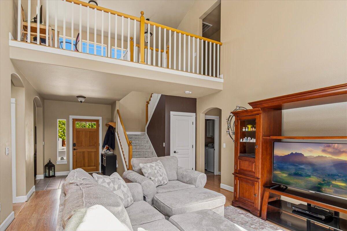 1339 Southwest Rimrock Way Redmond, OR 97756 - Photo 8 of 26 a view of a living room