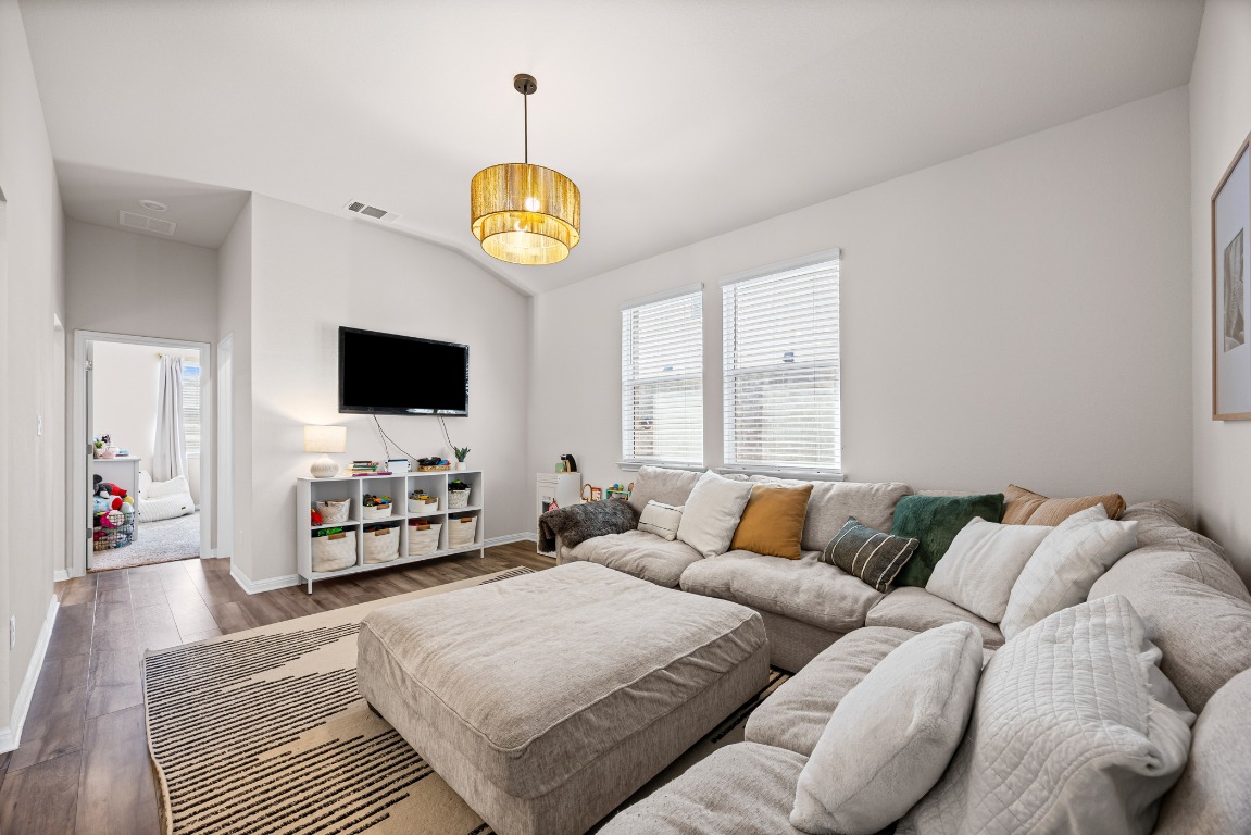 369 Sue Peaks Loop Dripping Springs, TX 78620 - Photo 6 of 38