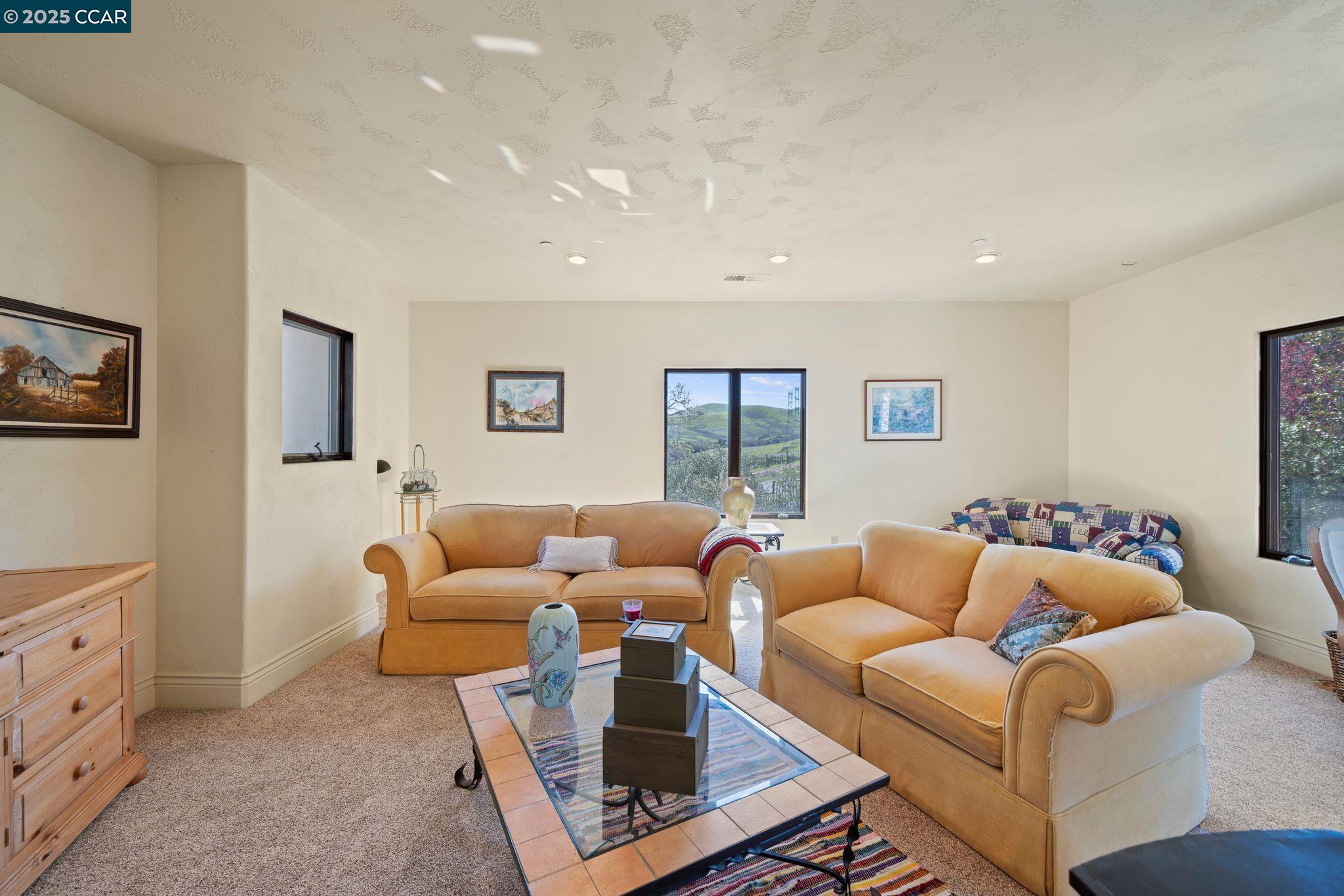 633 Kalthoff Common Livermore, CA 94550 - Photo 13 of 60 a living room with furniture