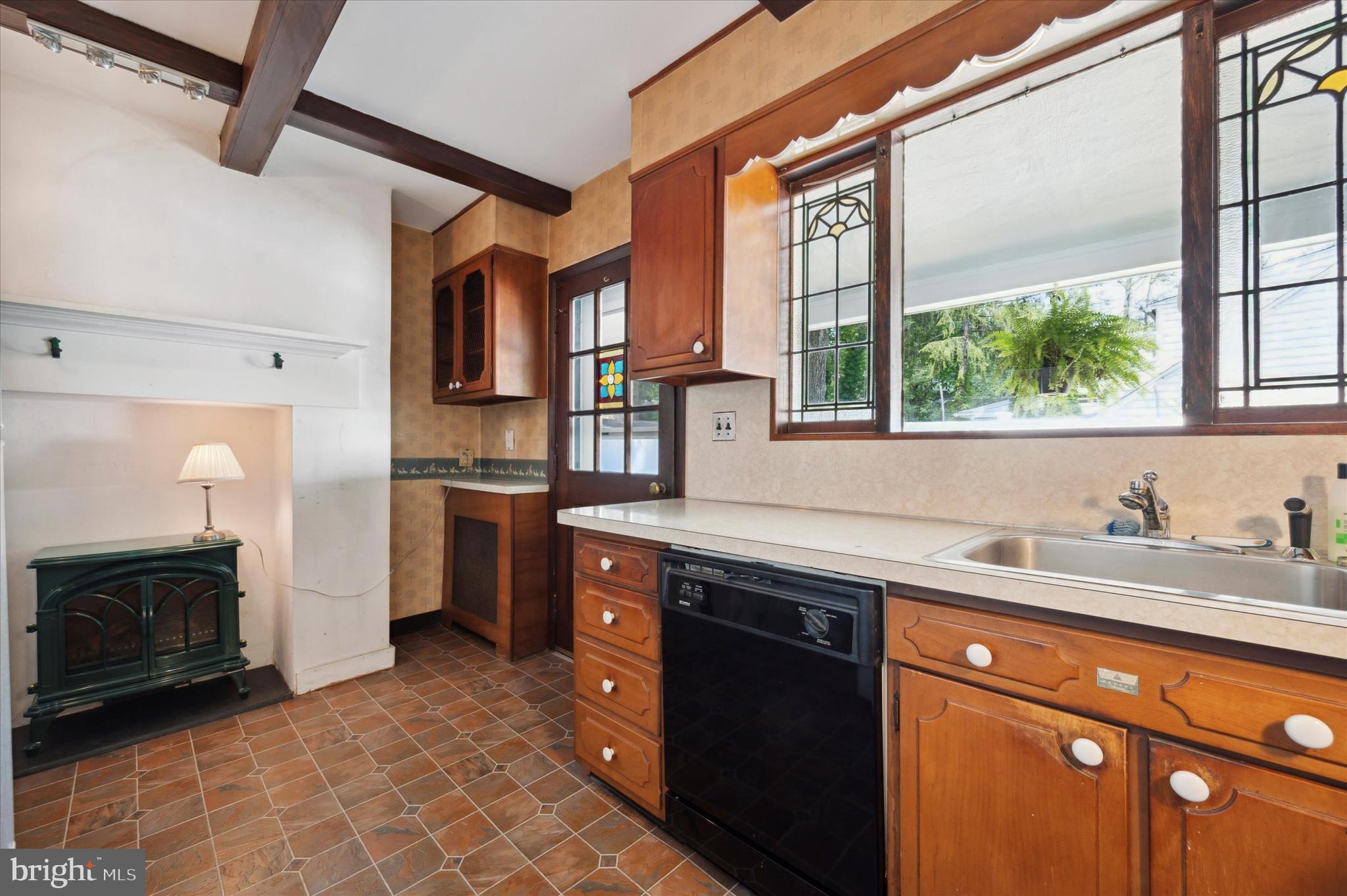 1305 Providence Road Secane, PA 19018 - Photo 17 of 35 Kitchen