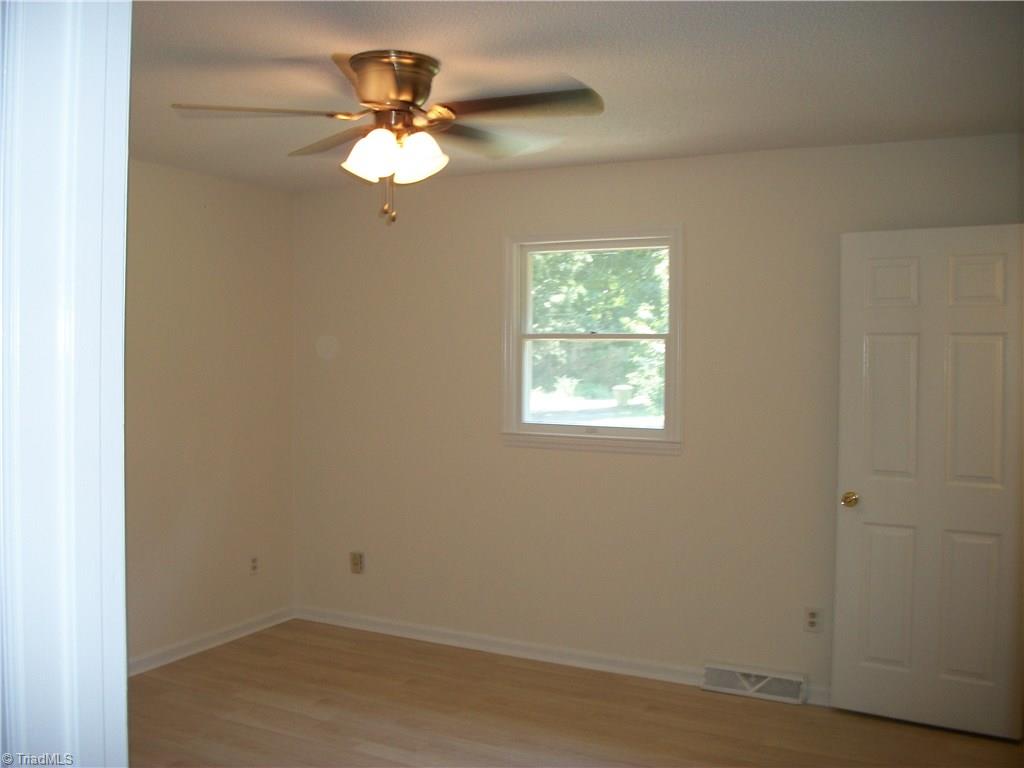 391 Farmstead Road Winston-Salem, NC 27107 - Photo 14 of 26 BEDROOM 2 WITH A LARGE CLOSET