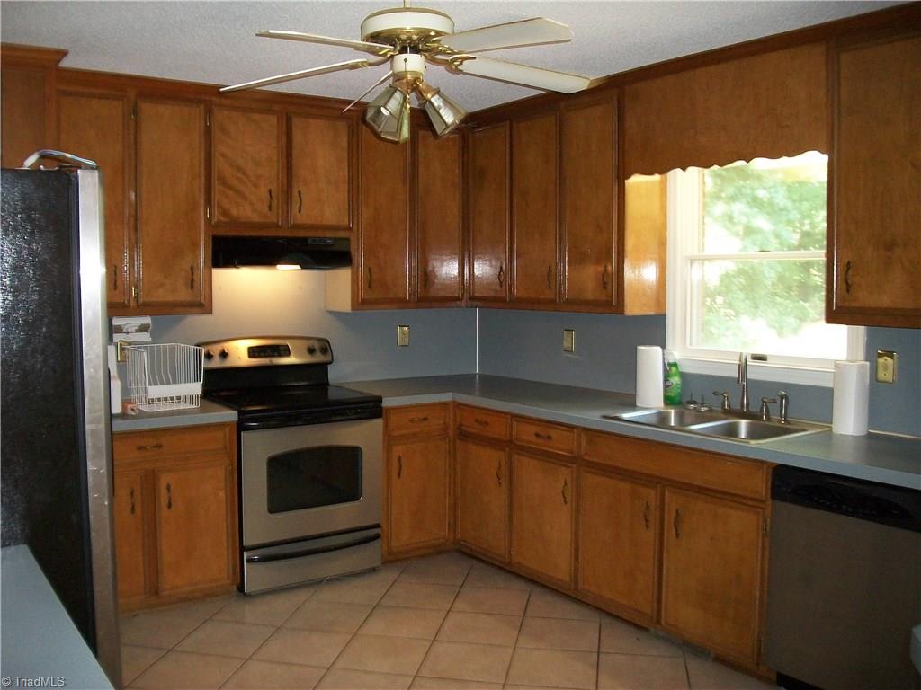 391 Farmstead Road Winston-Salem, NC 27107 - Photo 22 of 26 STAINLESS APPLIANCES, PLENTY OF CABINETS/COUNTER SPACE IN YOUR KITCHEN