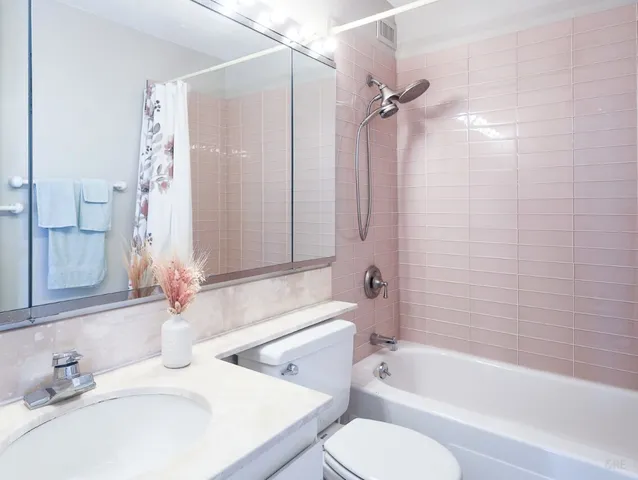 $4,200 | 2650 North Lakeview Avenue, Unit 3101, Chicago, IL 60614