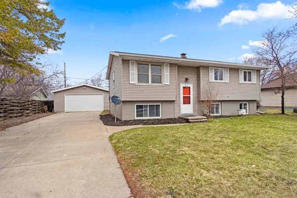 $268,000 | 1204 East Park Hills Drive, Appleton, WI 54915