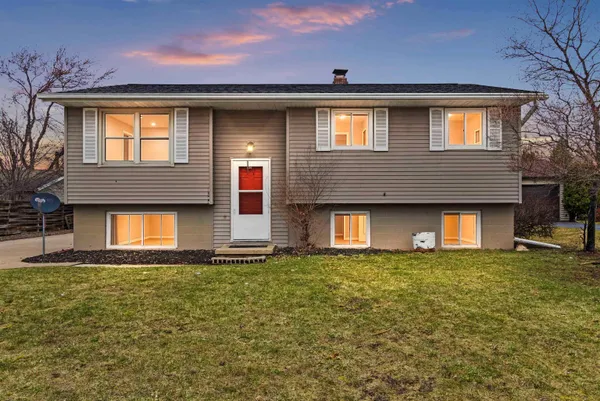 $268,000 | 1204 East Park Hills Drive, Appleton, WI 54915