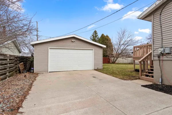 $268,000 | 1204 East Park Hills Drive, Appleton, WI 54915
