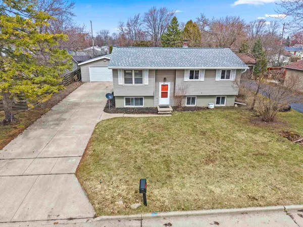 $268,000 | 1204 East Park Hills Drive, Appleton, WI 54915