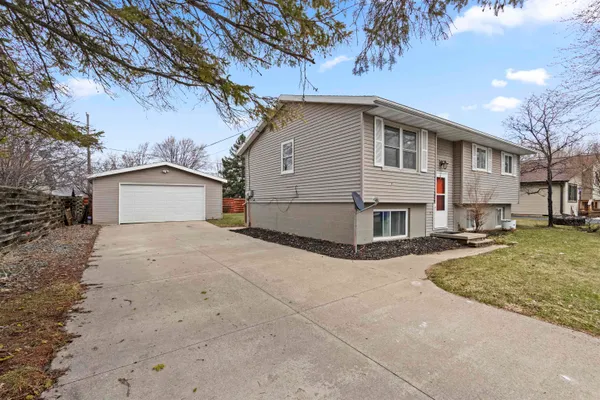 $268,000 | 1204 East Park Hills Drive, Appleton, WI 54915