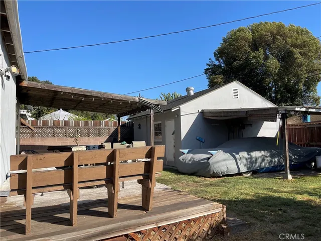 a view of a house with backyard and sitting area