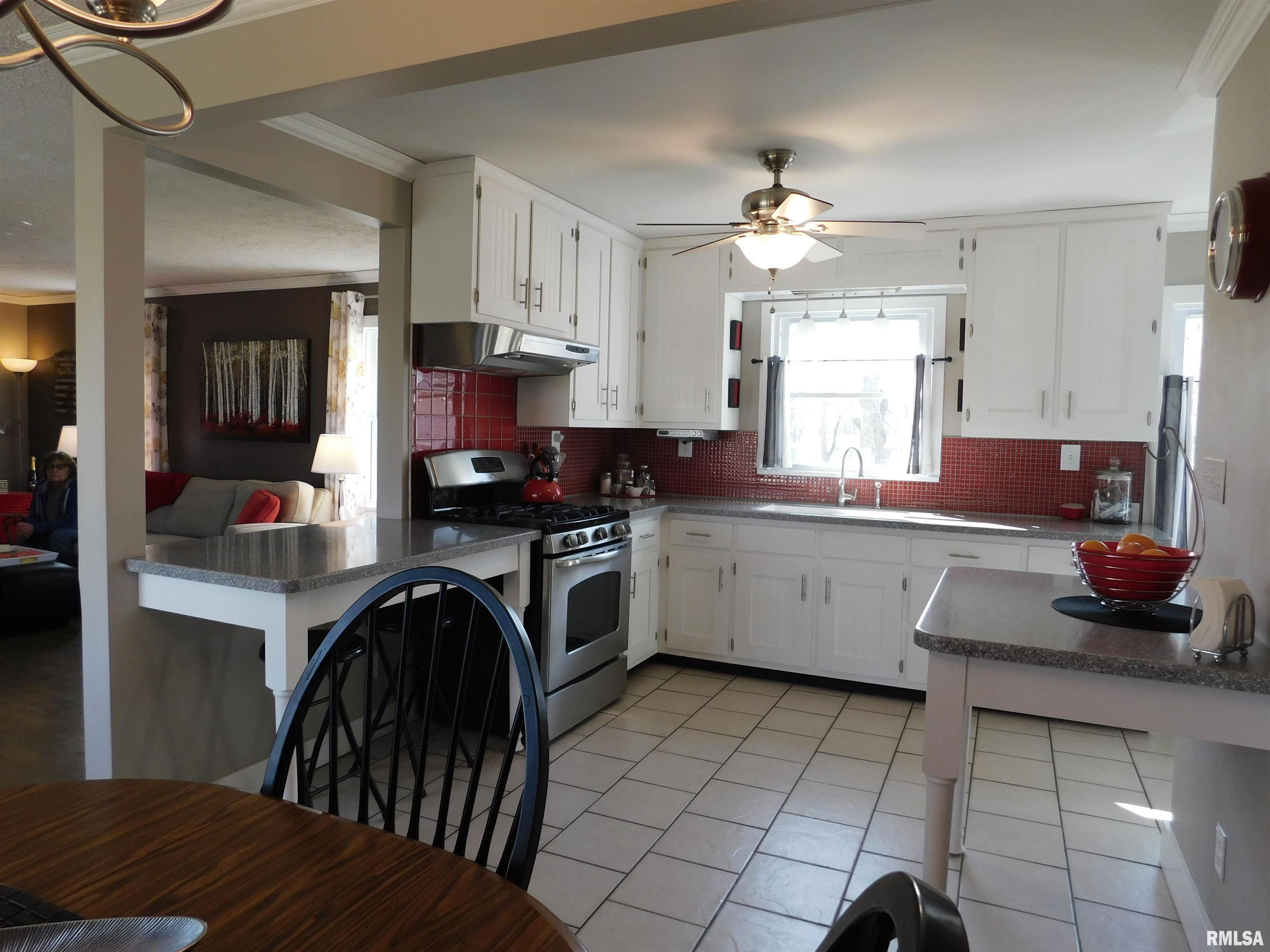 1115 Kern Road Washington, IL 61571 - Photo 11 of 32 Gallery Image 11