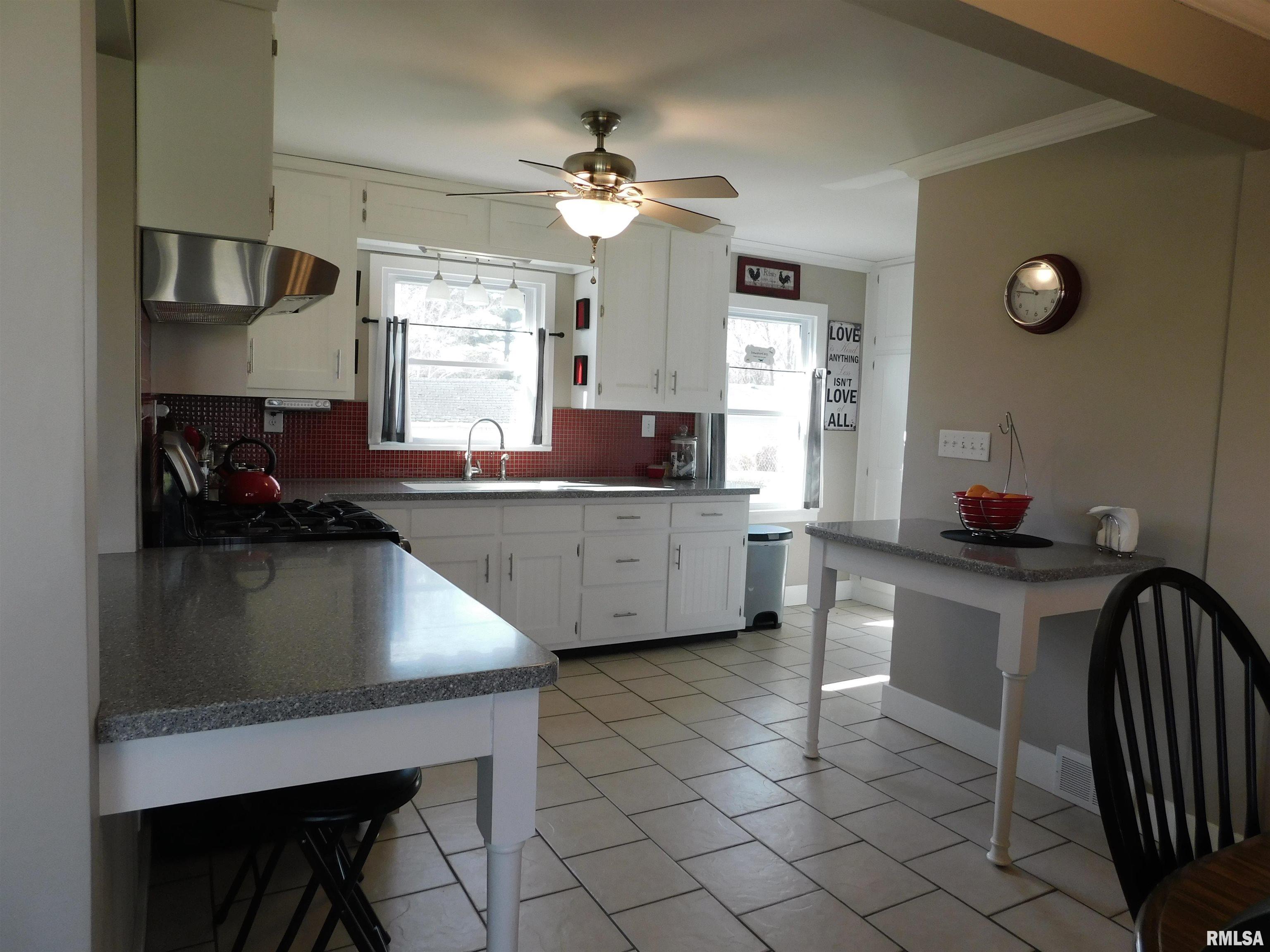 1115 Kern Road Washington, IL 61571 - Photo 12 of 32 Gallery Image 12
