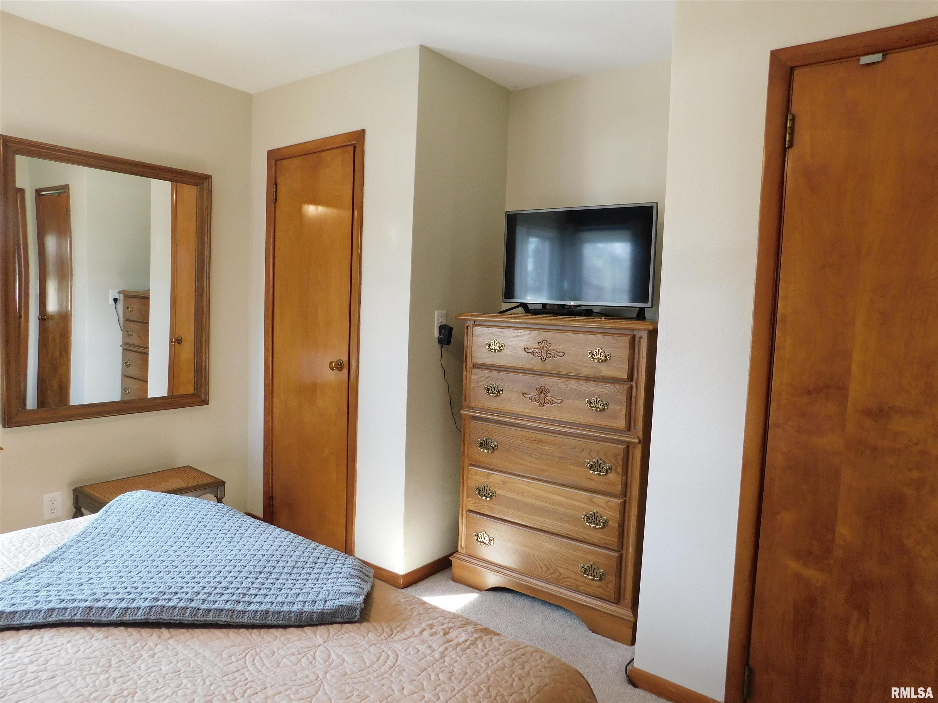 1115 Kern Road Washington, IL 61571 - Photo 15 of 32 Gallery Image 15