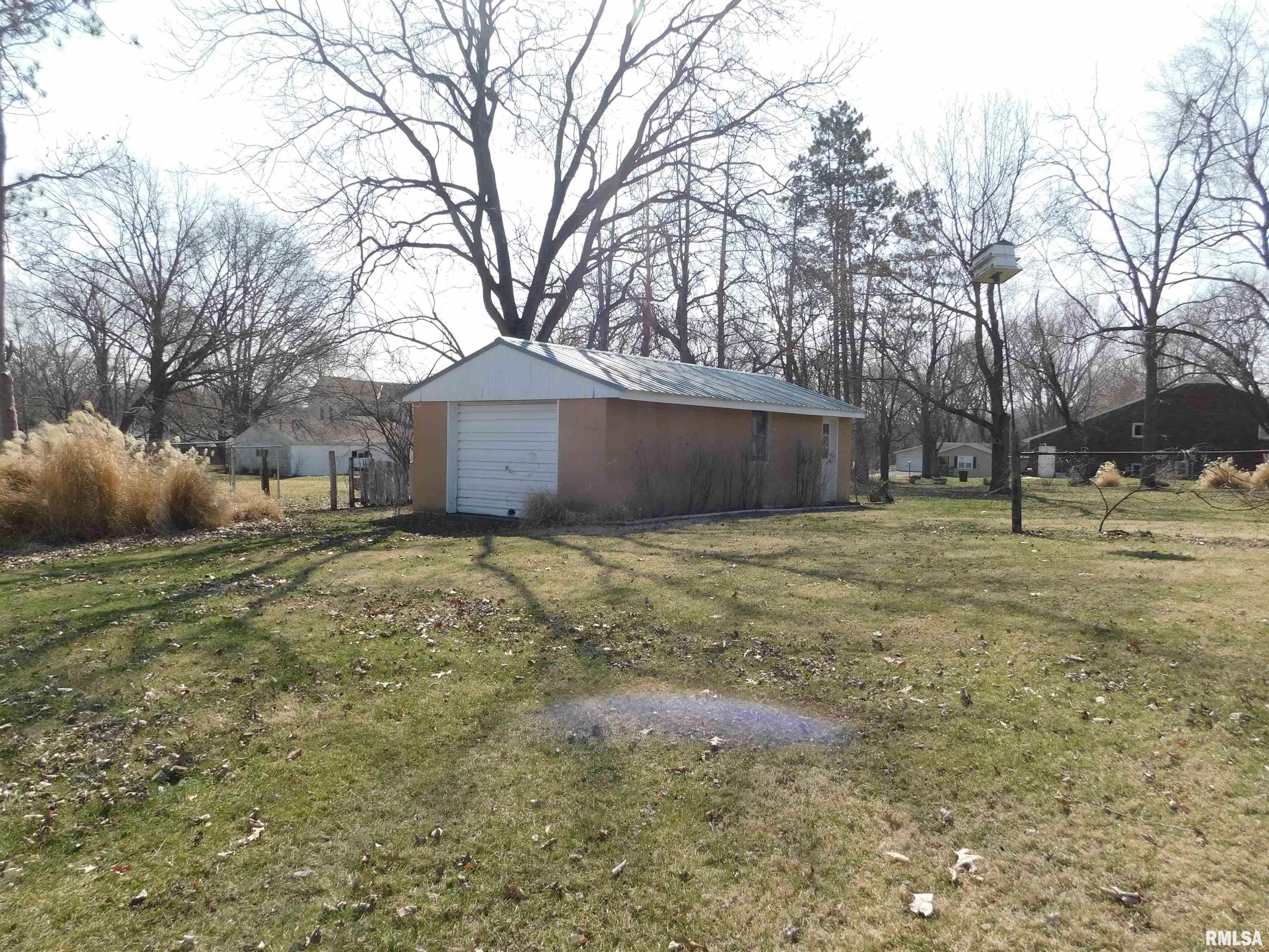 1115 Kern Road Washington, IL 61571 - Photo 29 of 32 Gallery Image 29