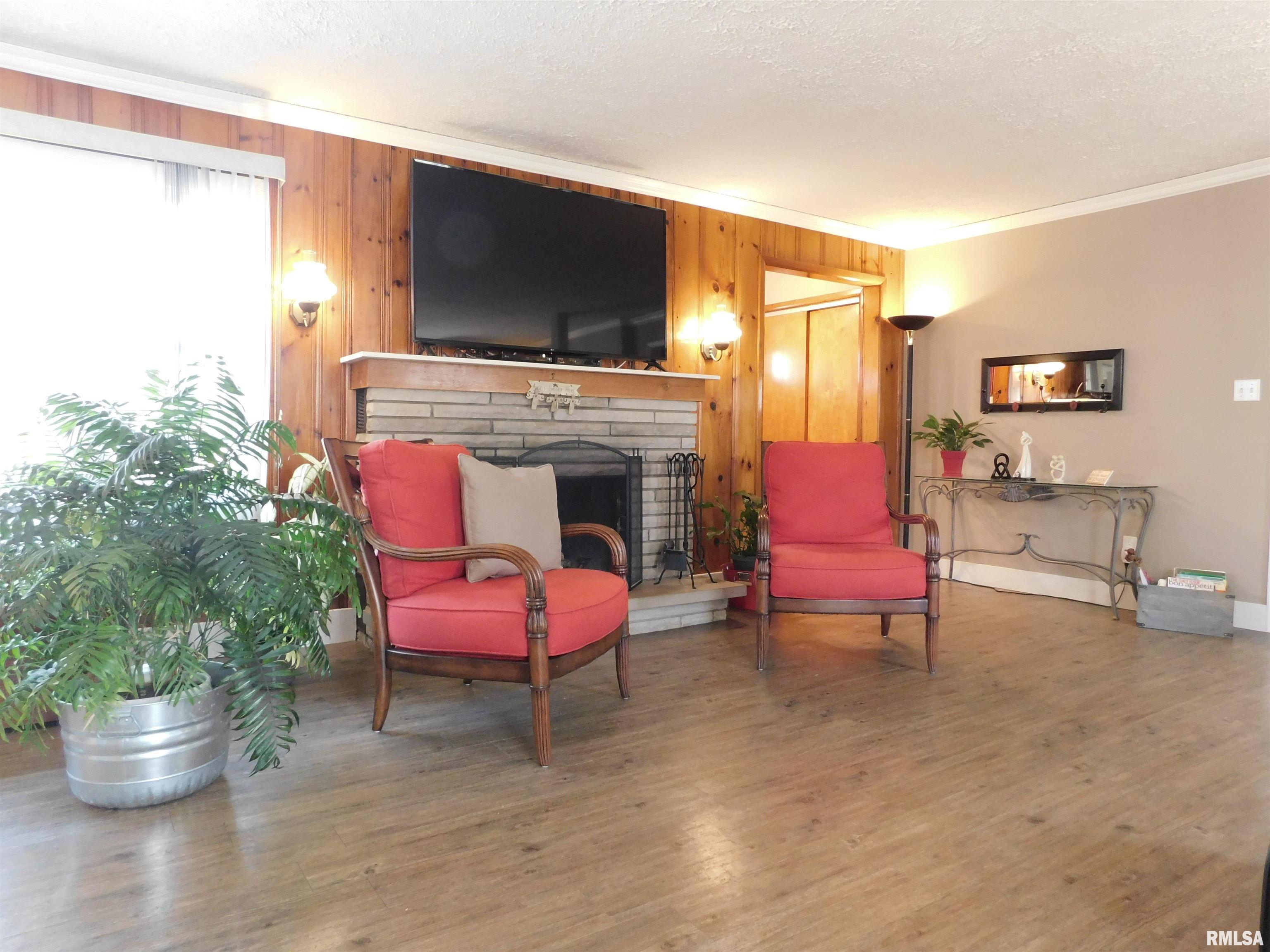 1115 Kern Road Washington, IL 61571 - Photo 5 of 32 Gallery Image 5