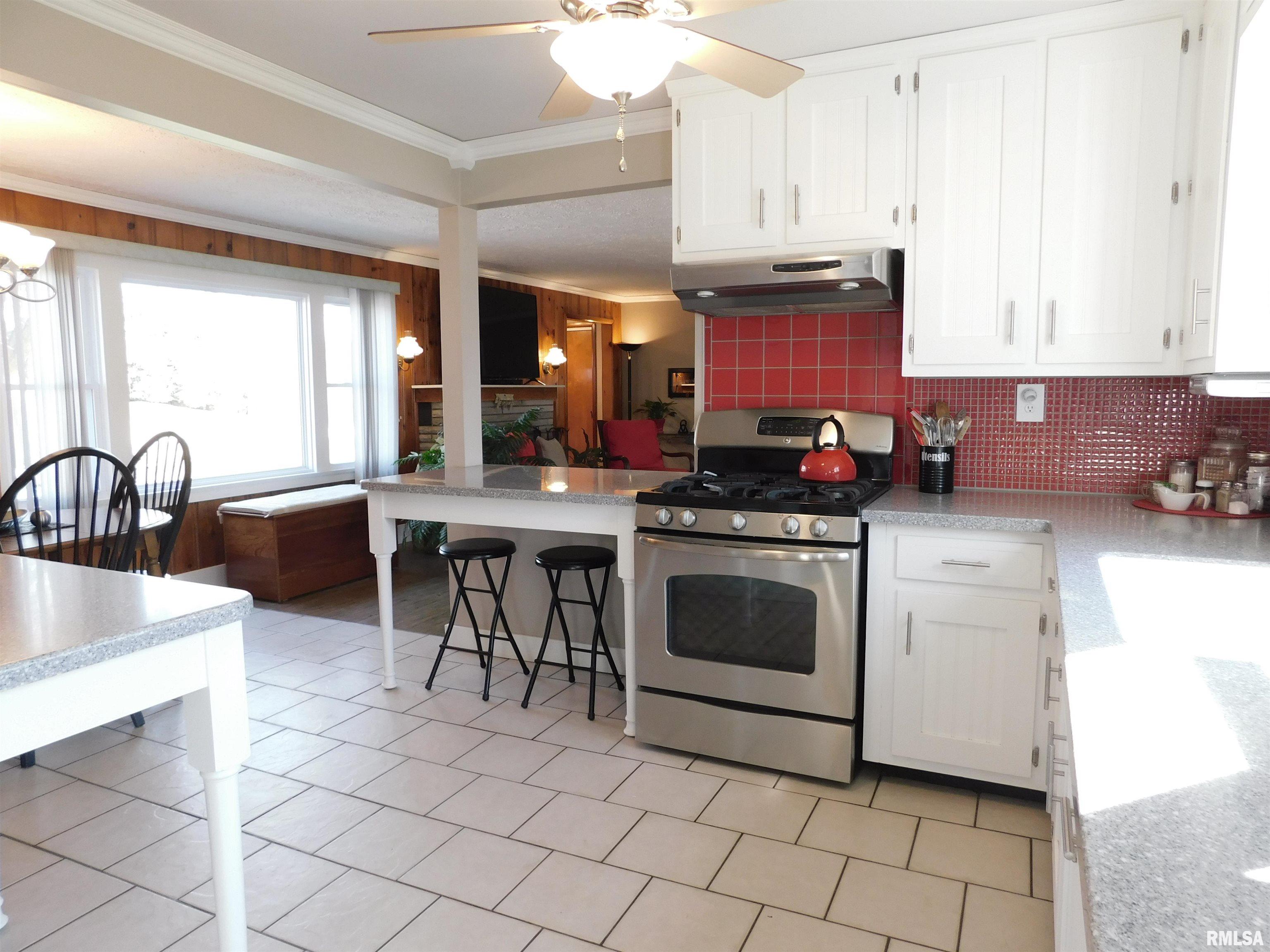 1115 Kern Road Washington, IL 61571 - Photo 10 of 32 Gallery Image 10