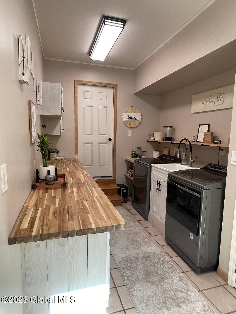 235 South Westcott Road Schenectady, NY 12306 - Photo 14 of 18 235 mud room