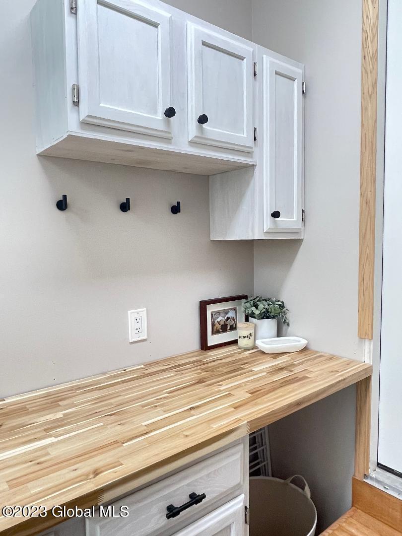 235 South Westcott Road Schenectady, NY 12306 - Photo 15 of 18 235 mudroom2