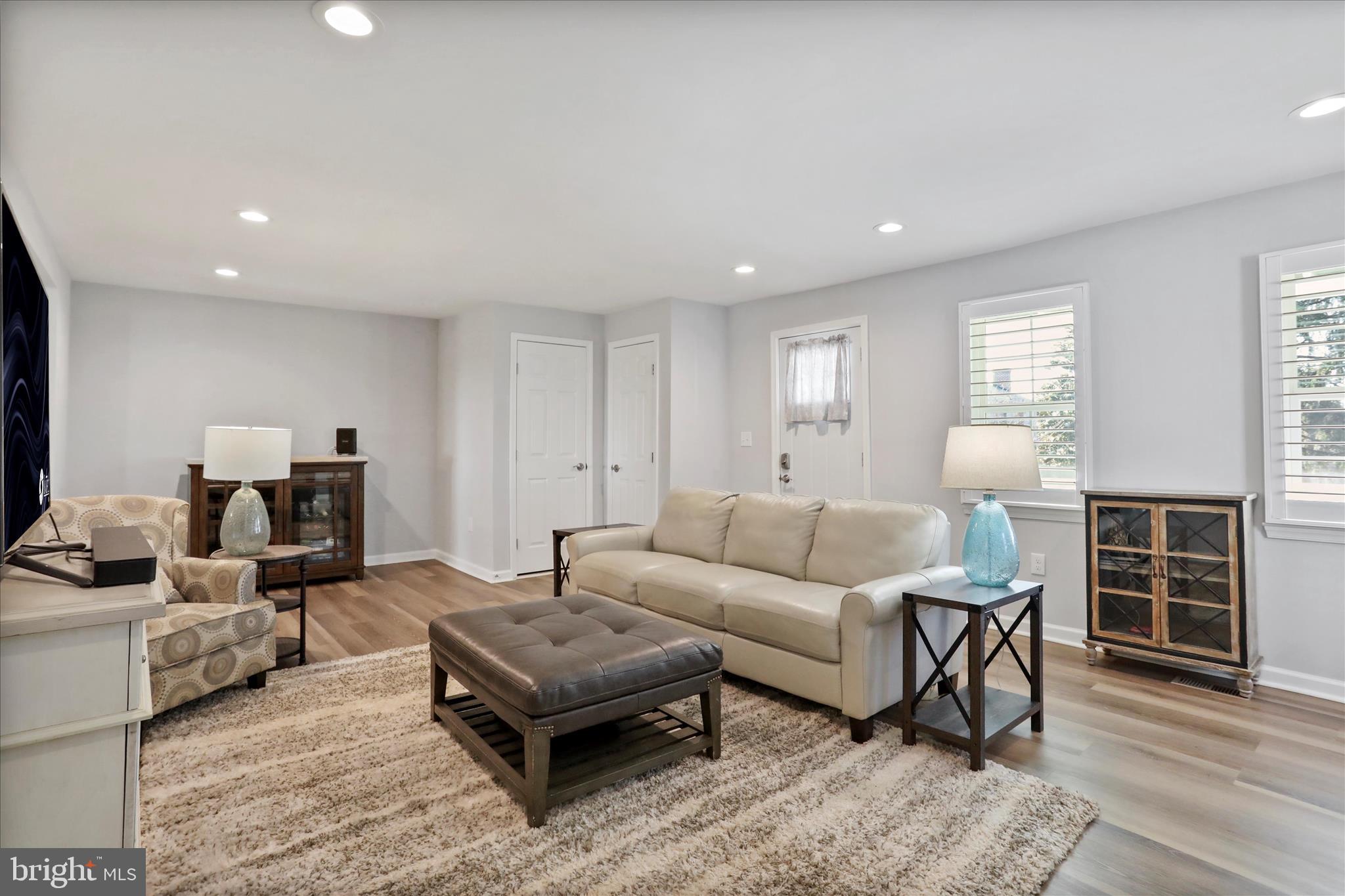 408 Blue Ridge Avenue Northeast Leesburg, VA 20176 - Photo 13 of 36 a living room with furniture and a lamp