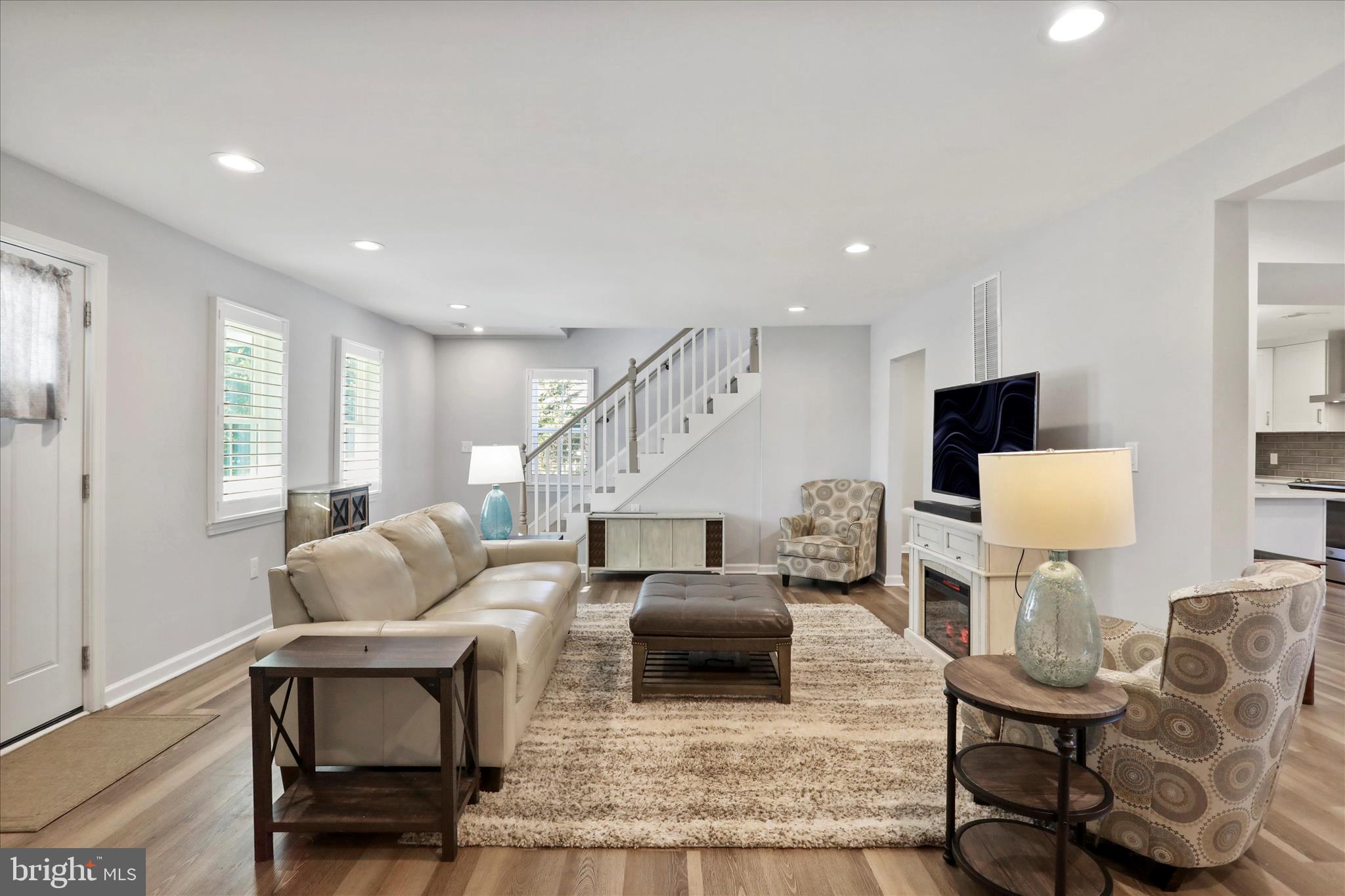 408 Blue Ridge Avenue Northeast Leesburg, VA 20176 - Photo 14 of 36 a living room with furniture and a lamp