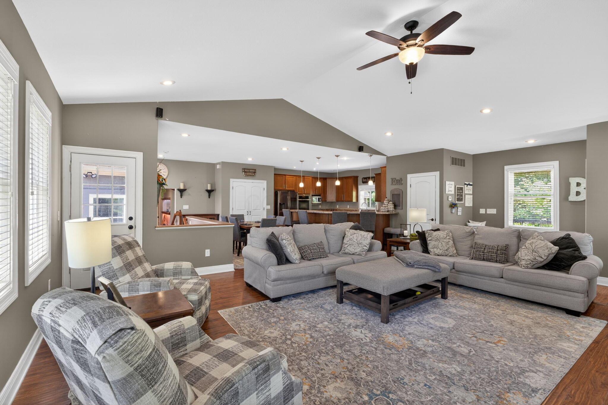 3951 Clotts Road Columbus, OH 43230 - Photo 3 of 37 3 - Living Room (1)