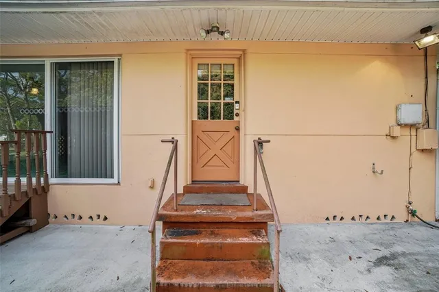 a view of entryway with a front door
