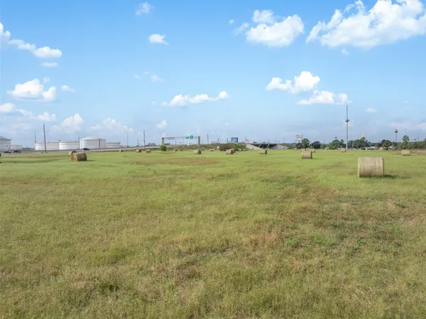 $8,000,000 | 233 Kersten Road, Sealy, TX 77474