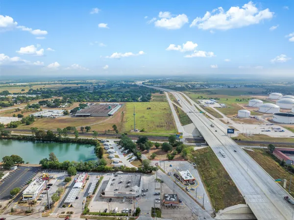 $8,000,000 | 233 Kersten Road, Sealy, TX 77474