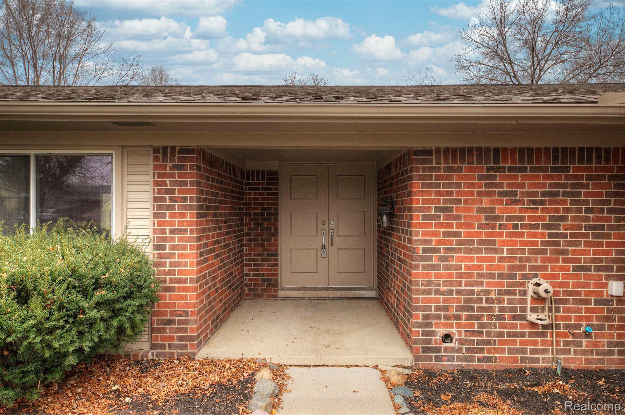 22667 Chestnut Tree Novi, MI 48375 - Photo 2 of 42