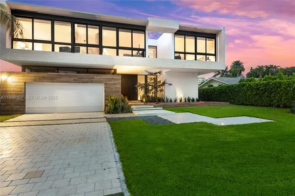 $6,900,000 | 418 Sunset Drive, Hallandale Beach, FL 33009