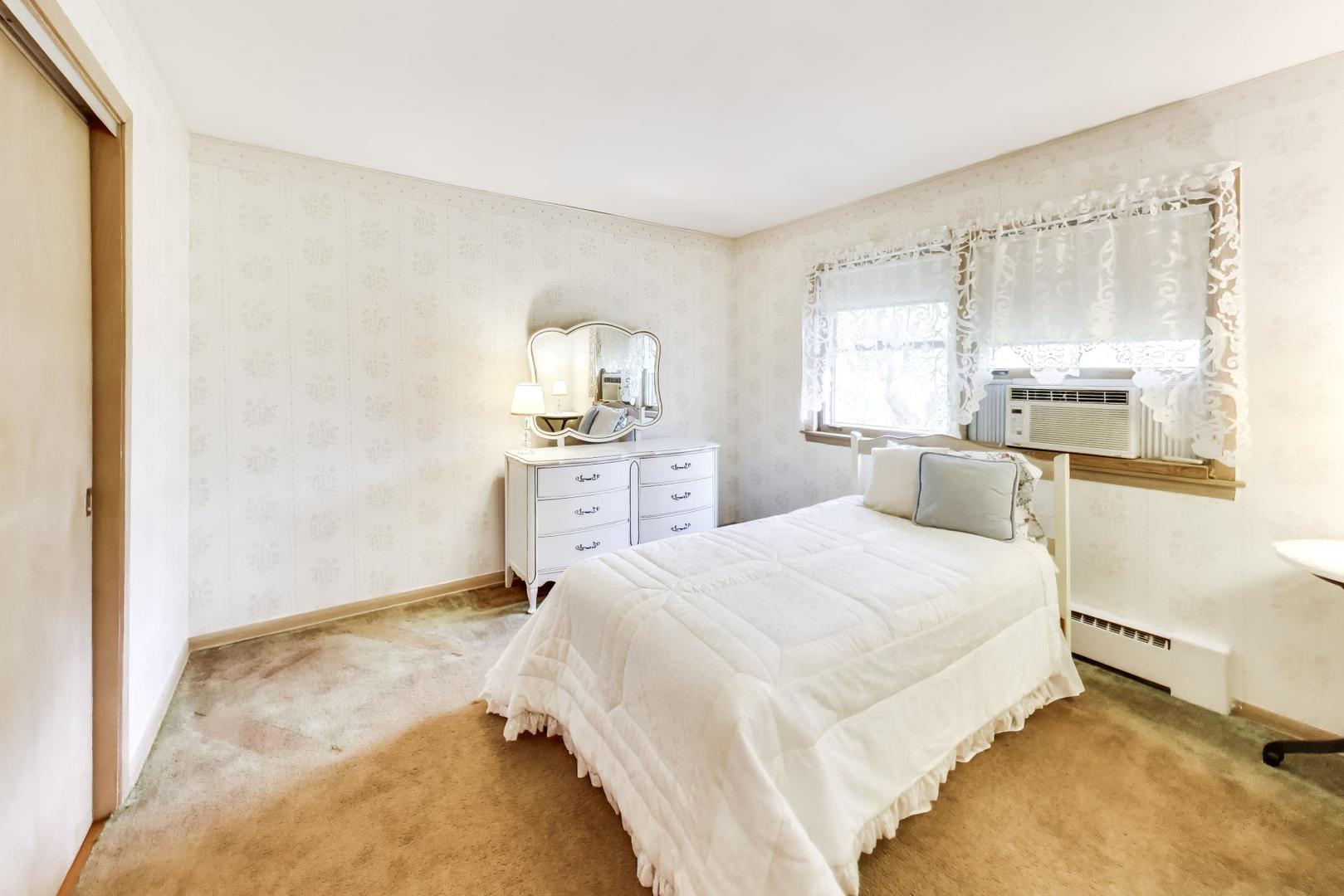 1430 Granville Avenue Park Ridge, IL 60068 - Photo 9 of 14