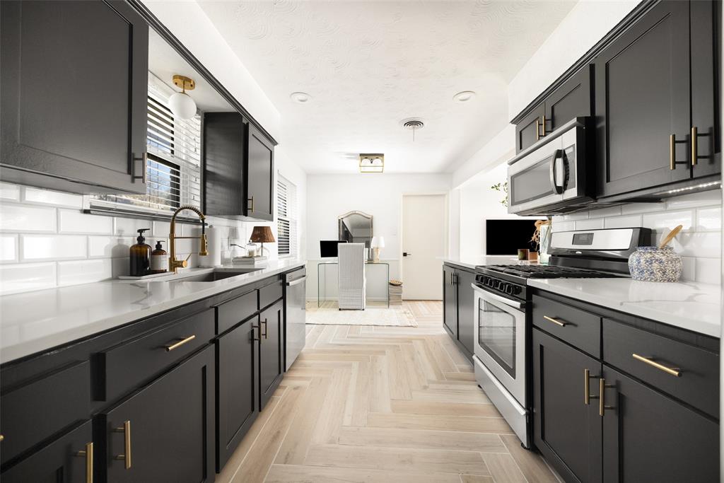 8026 Fall River Drive Dallas, TX 75228 - Photo 9 of 36