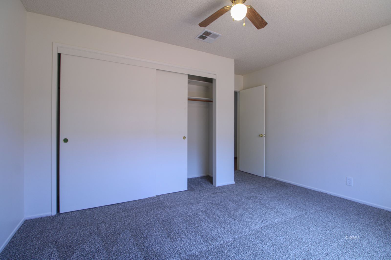 609 South Appaloosa Street Ridgecrest, CA 93555 - Photo 18 of 44 an empty room with a empty space and a ceiling fan