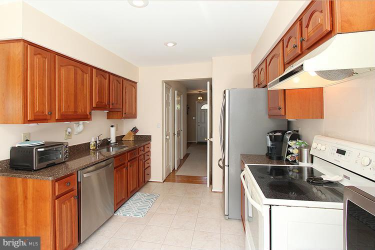 48 Pontiac Way Gaithersburg, MD 20878 - Photo 11 of 29 Kitchen